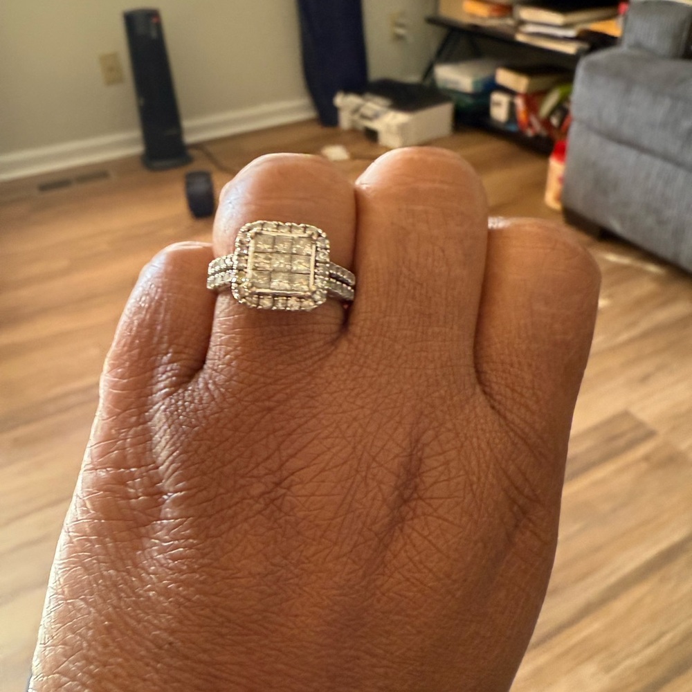 Elegant white gold Women's Ring